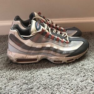 Nike Air Max 95 Sneakers - Black, Gray, and White